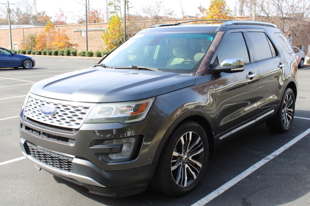2017 Ford Explorer Platinum's photo